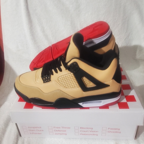 Jordan Athletic Shoes in Yellow and Black - Picture 3 of 4